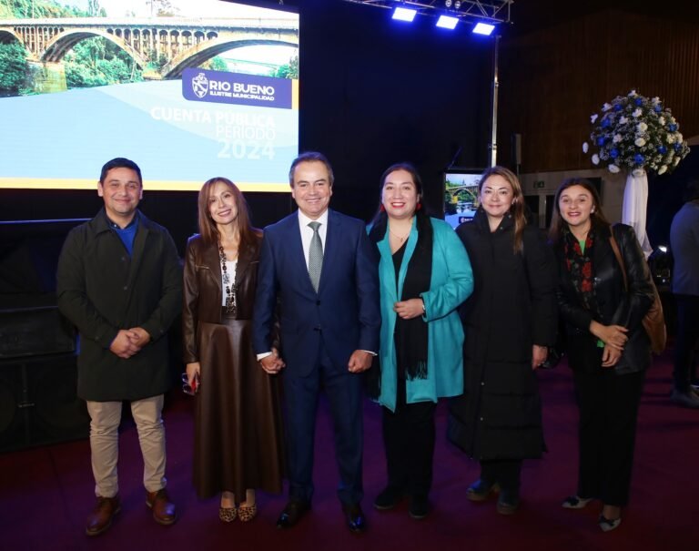 equipo directivo asiste a la cuenta publica gestion 2025 del alcalde de nuestra comuna de rio bueno luis reyes alvarez